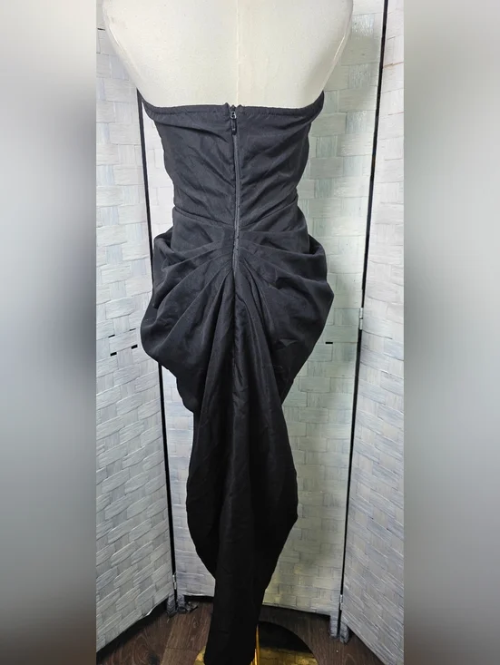 PrettyLittleThing Strapless Black Sweetheart Draped Evening Dress - Picture 6 of 10